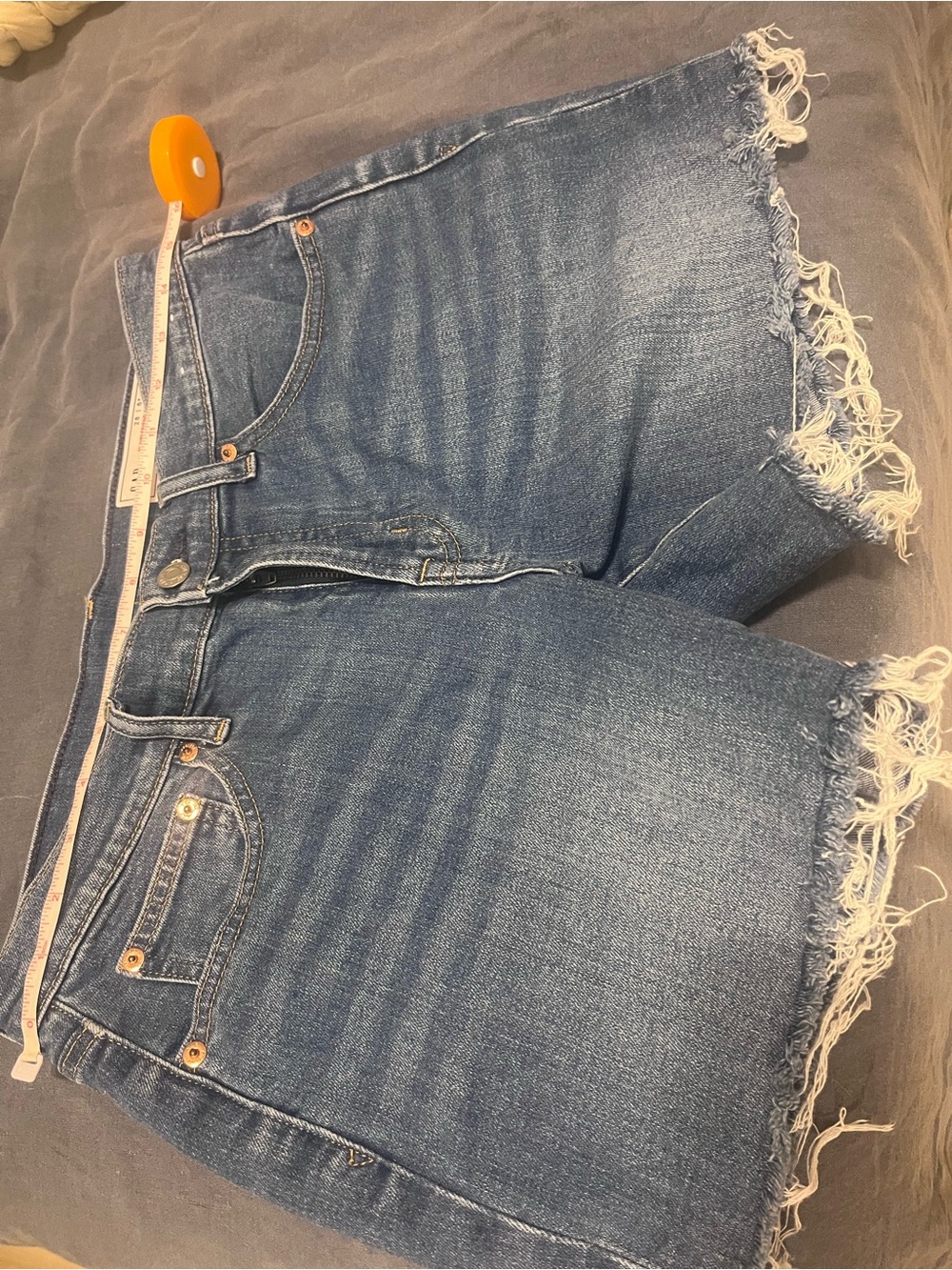 Frayed Hem Mid-Rise Denim Cutoff Shorts - Medium Wash Blue